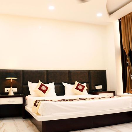 Hotel Neelam Moga Ludhiana Zewnętrze zdjęcie