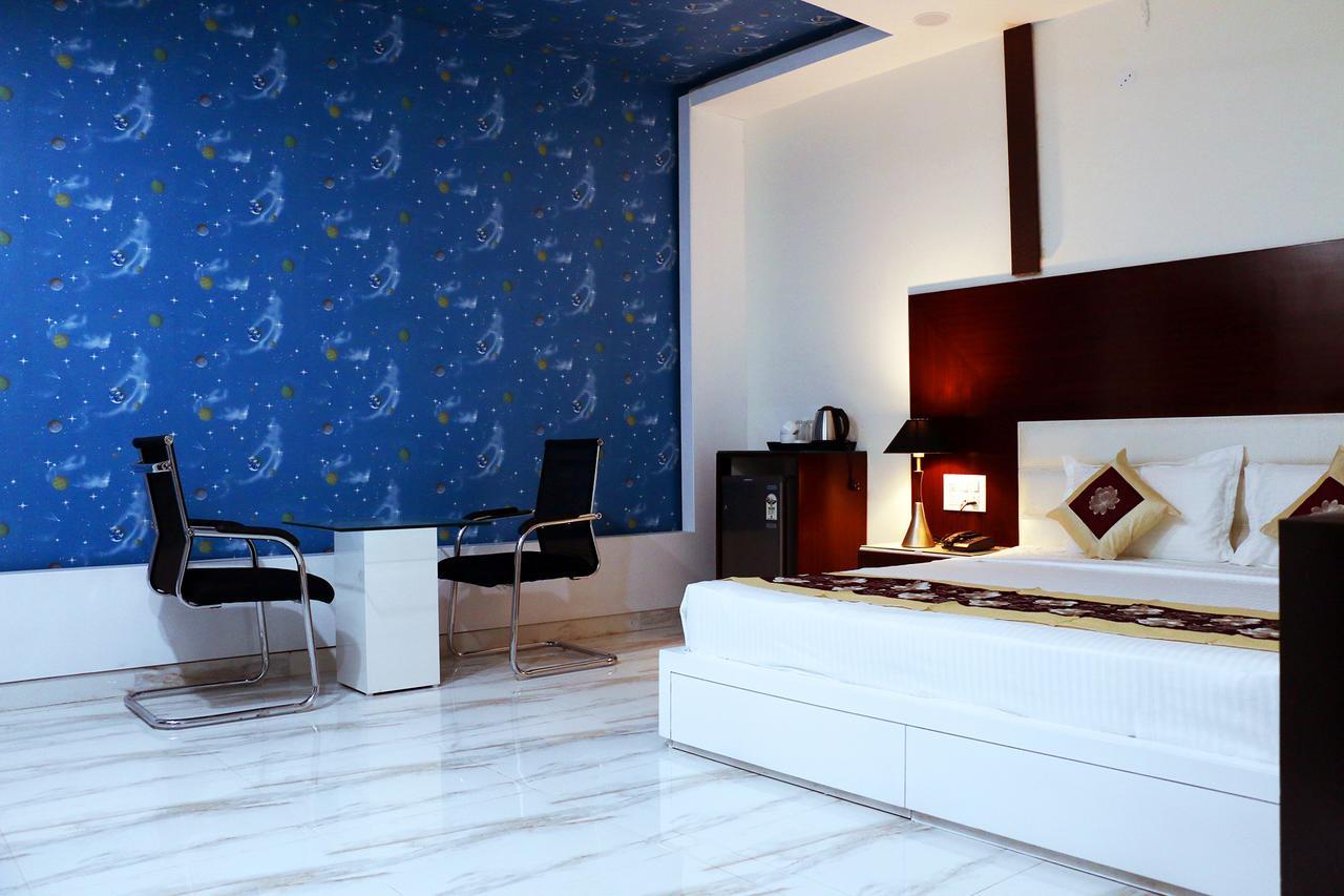 Hotel Neelam Moga Ludhiana Zewnętrze zdjęcie