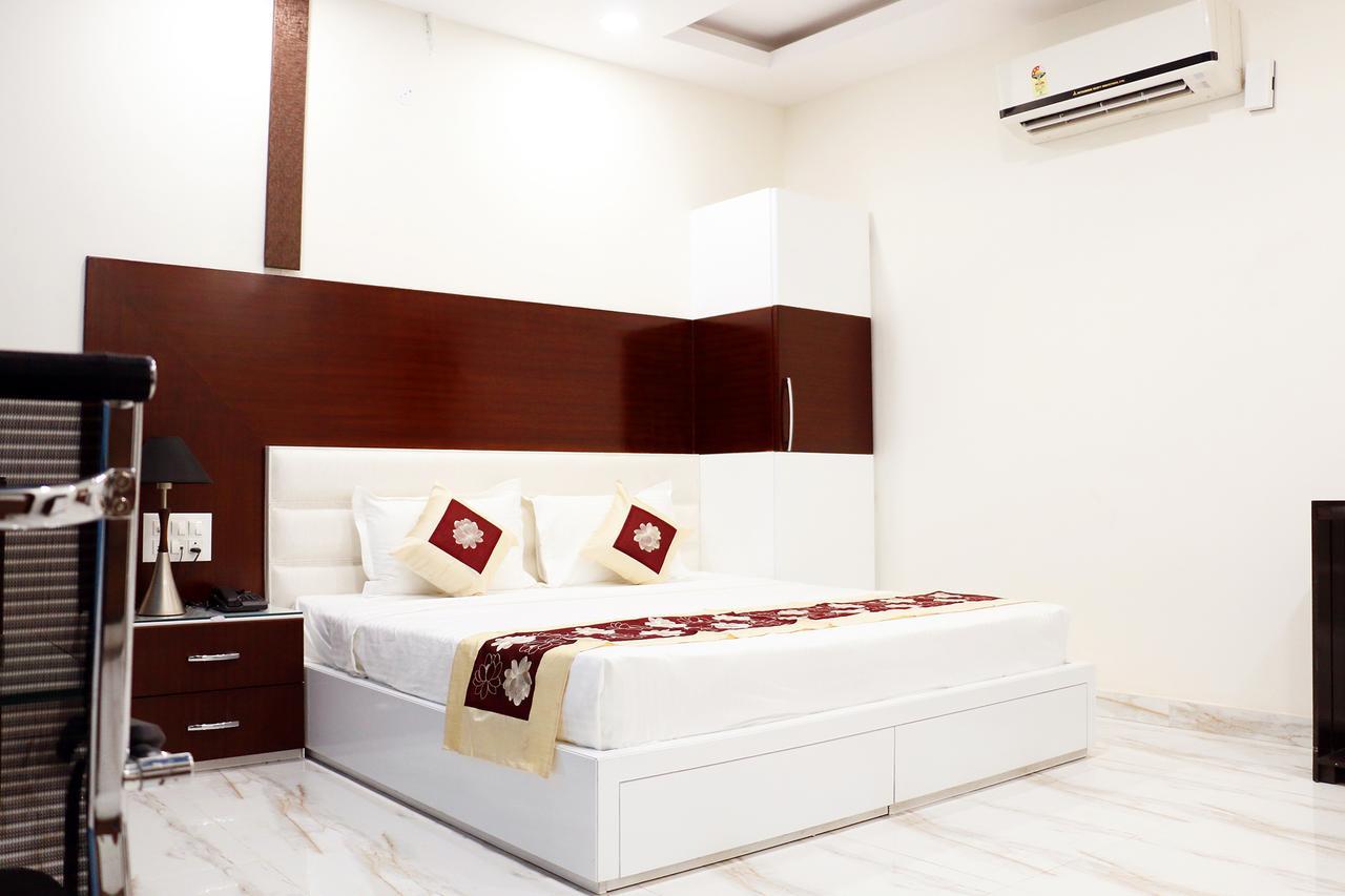 Hotel Neelam Moga Ludhiana Zewnętrze zdjęcie