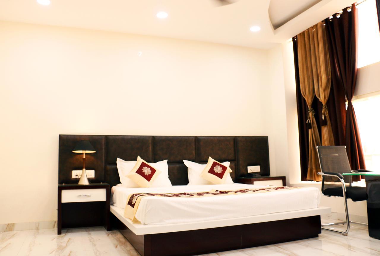 Hotel Neelam Moga Ludhiana Zewnętrze zdjęcie