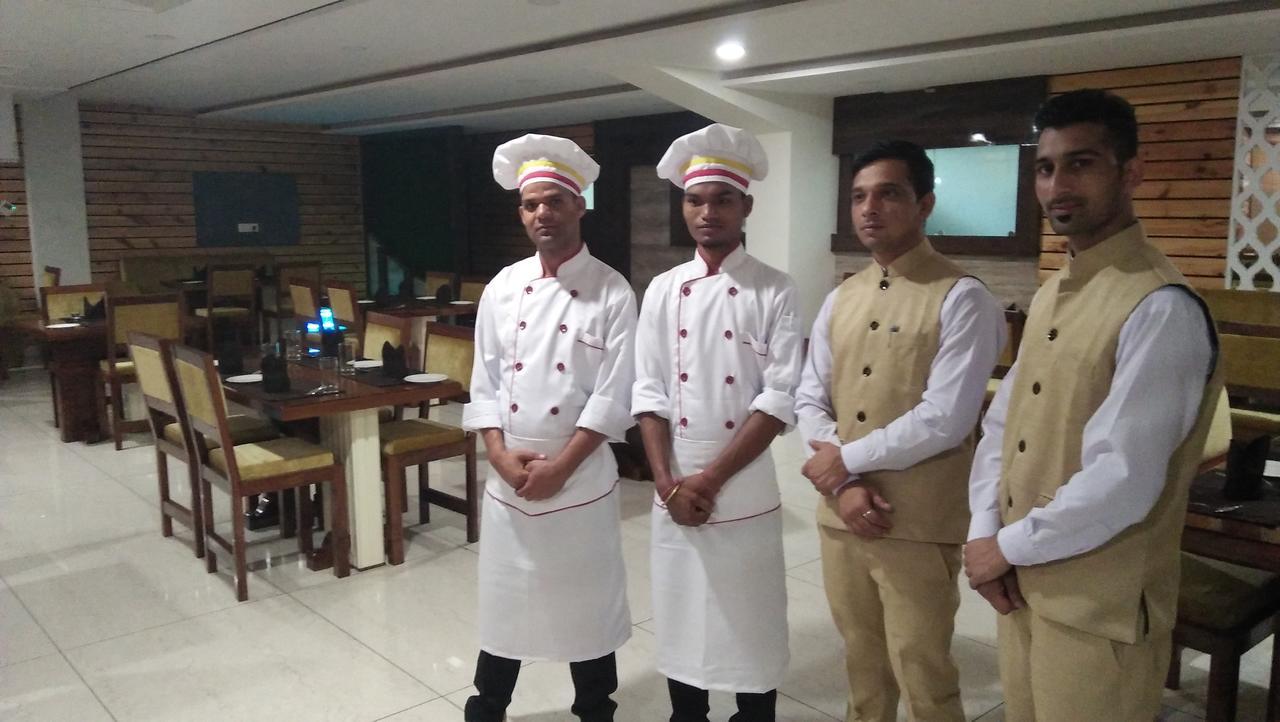 Hotel Neelam Moga Ludhiana Zewnętrze zdjęcie