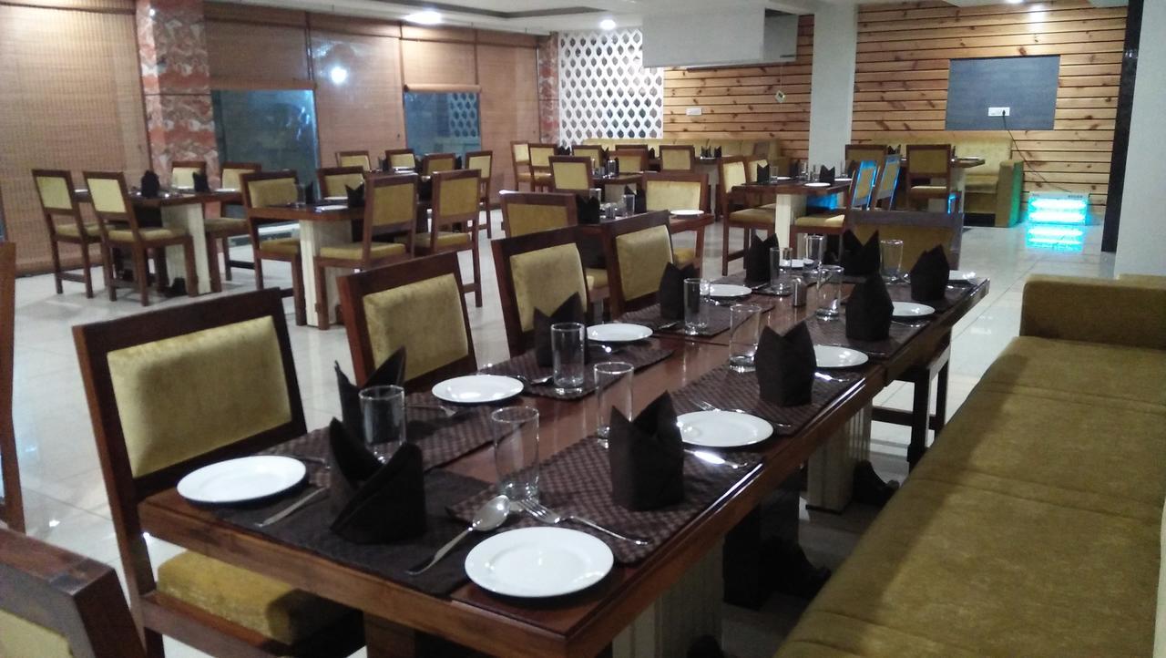 Hotel Neelam Moga Ludhiana Zewnętrze zdjęcie