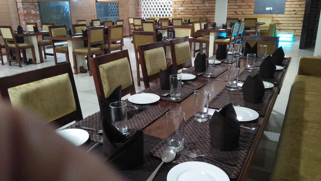 Hotel Neelam Moga Ludhiana Zewnętrze zdjęcie