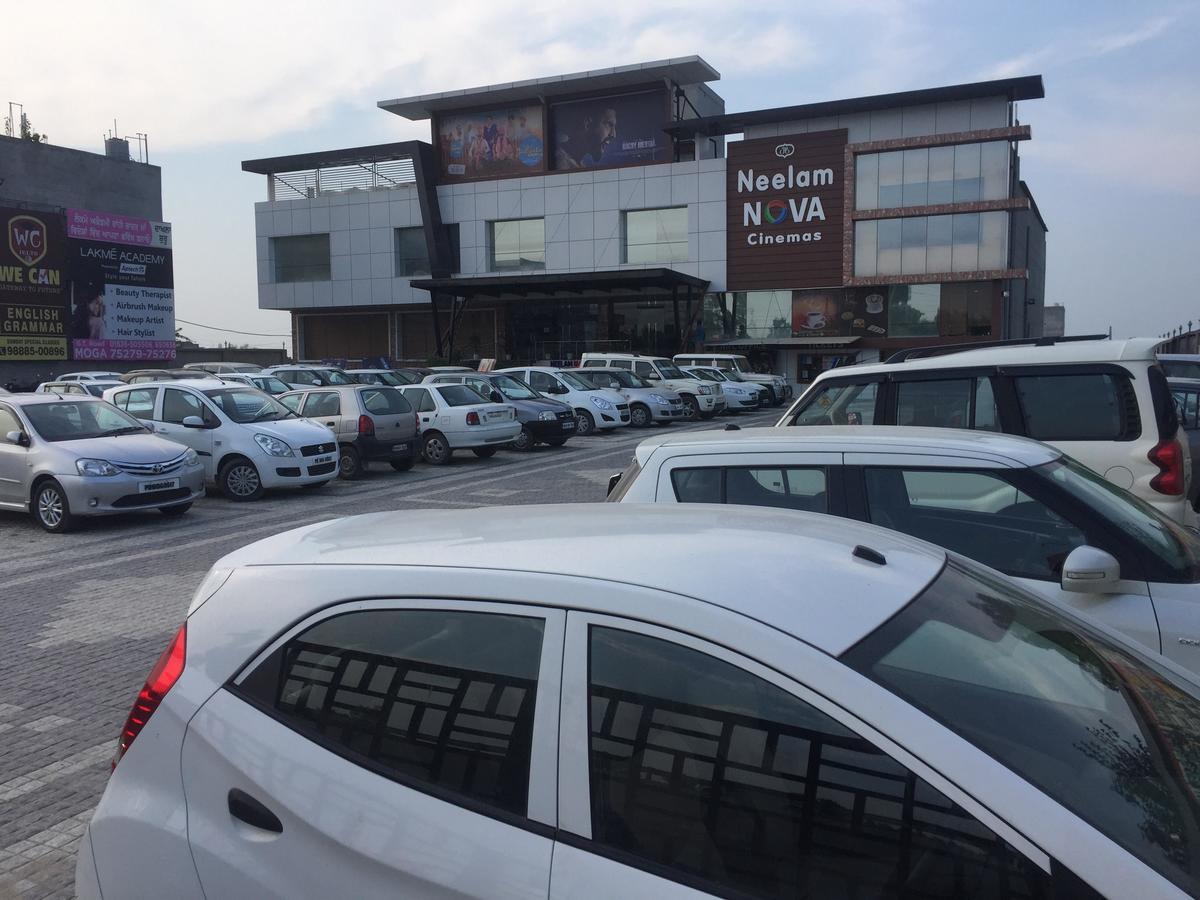 Hotel Neelam Moga Ludhiana Zewnętrze zdjęcie