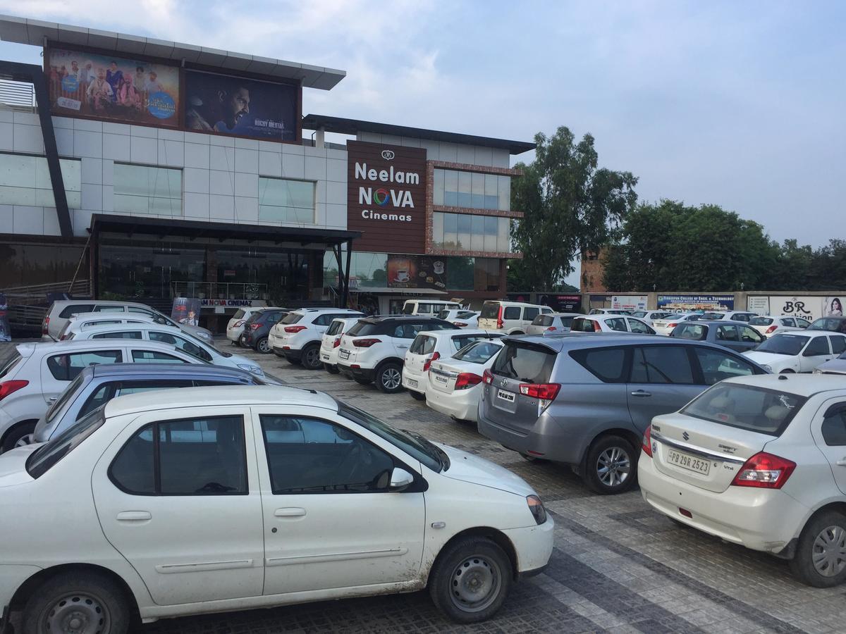 Hotel Neelam Moga Ludhiana Zewnętrze zdjęcie
