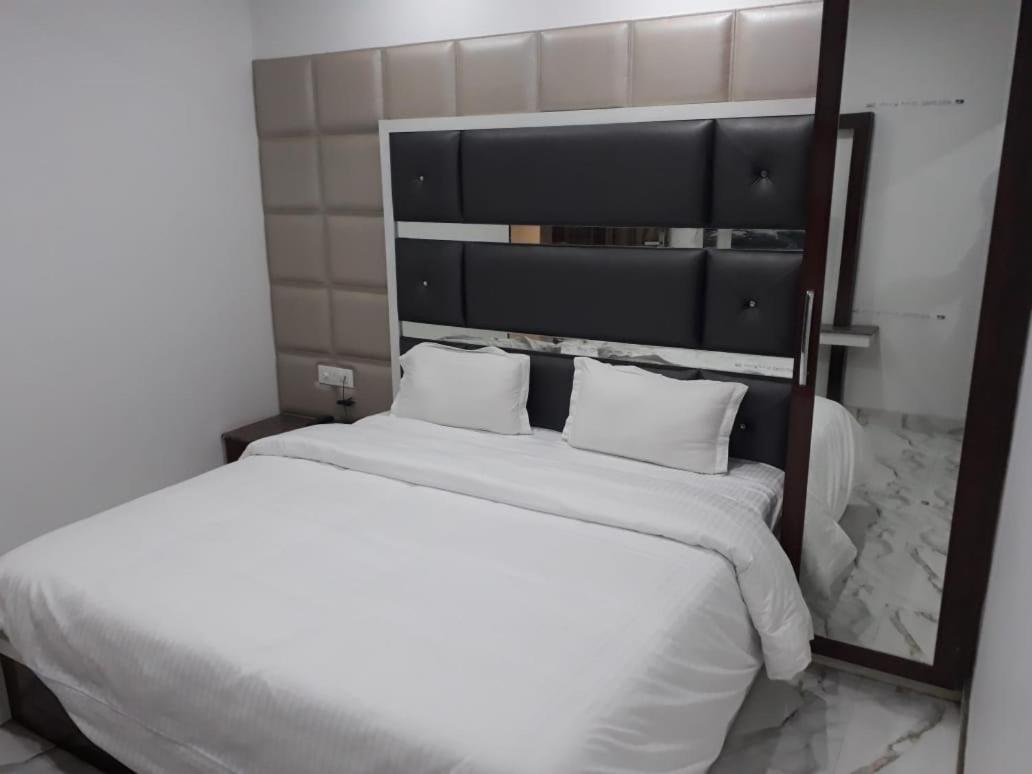 Hotel Neelam Moga Ludhiana Zewnętrze zdjęcie
